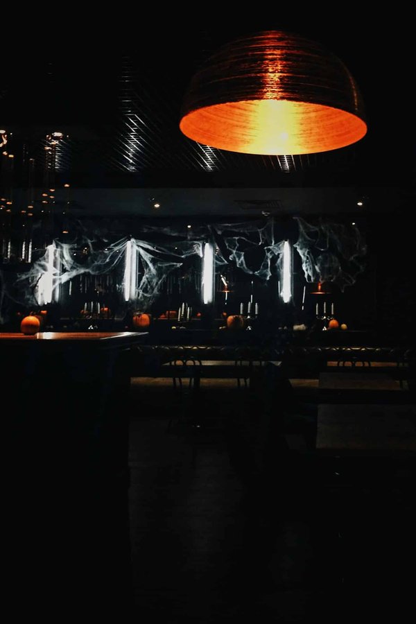 Discover Ghostly Getaways: Uncover Holiday Rentals in Edinburgh with Haunted Tour Experiences!